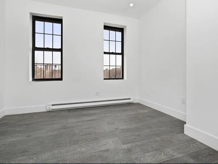 165 Graham Ave #3R — Photo 2