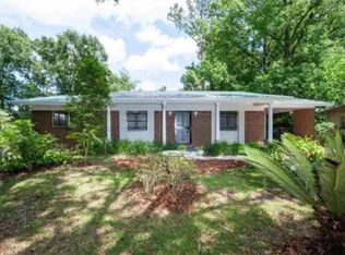 2907 NE 19th St, Gainesville, FL 32609