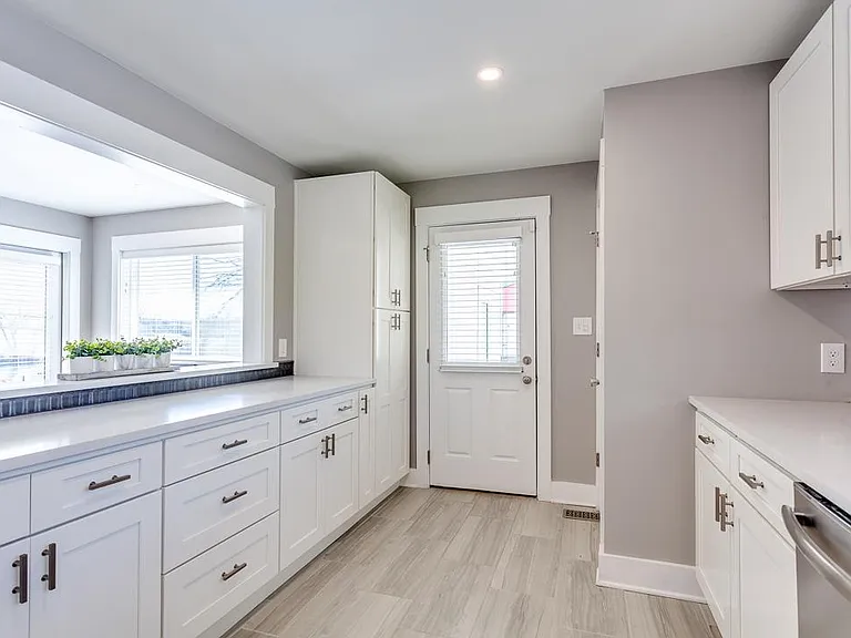 1518 Cliffside Ln — Photo 10