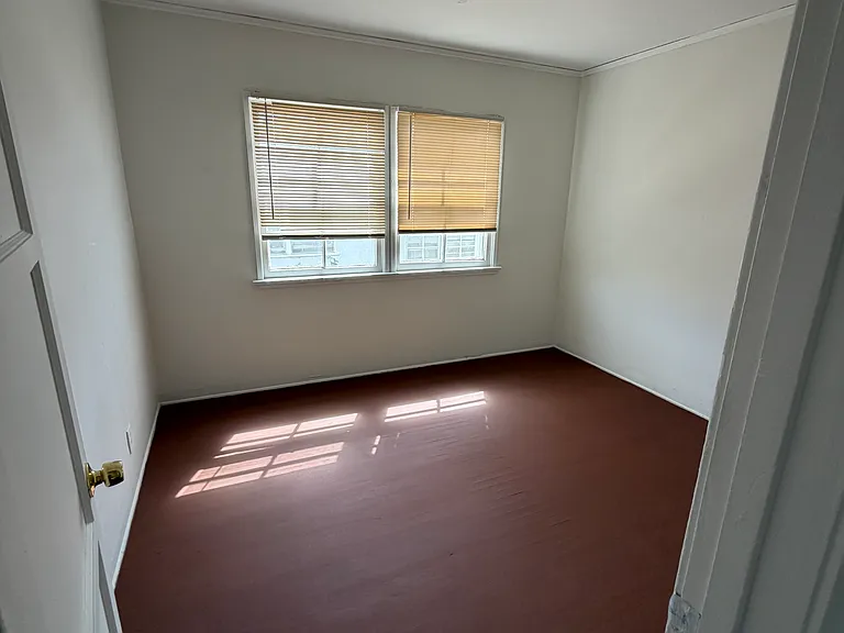 Bedroom (view 1)