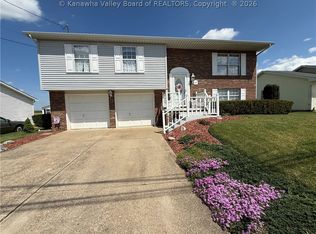 619 University Ln, Point Pleasant, WV 25550
