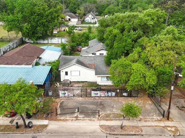 9317 Homestead Rd, Houston, TX 77016