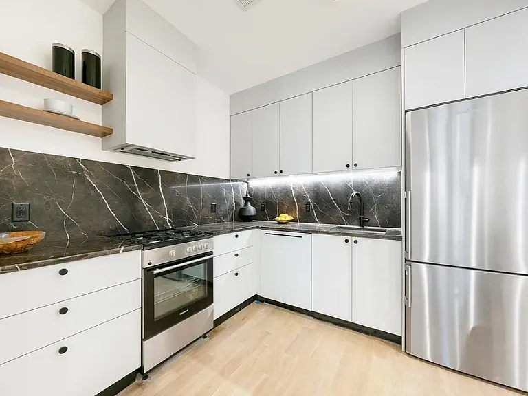 260 Gold St #1009 — Photo 5