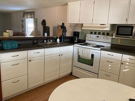 4th image of 15767 Orange Dr