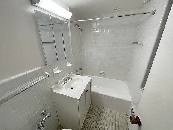 5th image of 7 E 86th St APT 1C