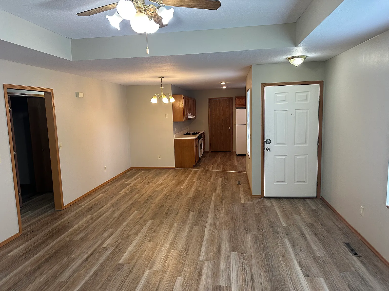 2 bed, 1200 sqft, $1,200 — Photo 3