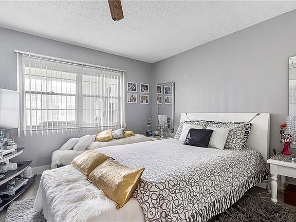 4th image of 42 Newport Ct #42