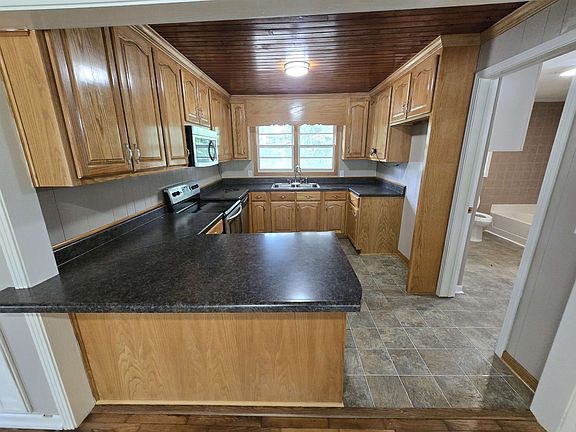 3rd image of 745 Stag Ln