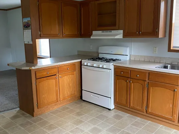 136 W 6th St, Coal Valley, IL 61240