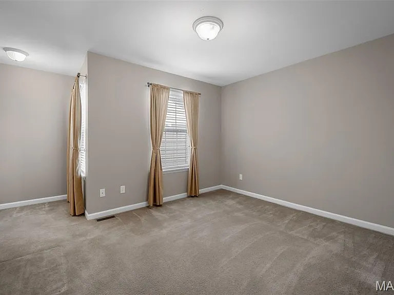 324 Savannah Ter — Photo 18