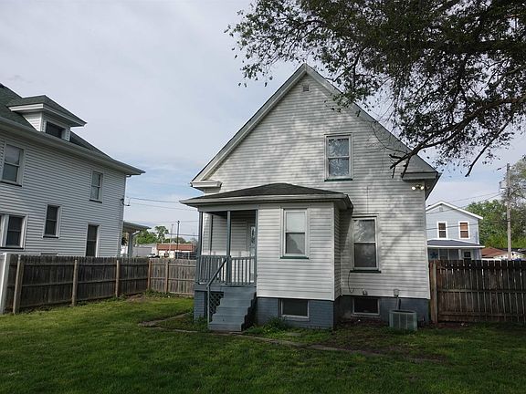 2nd image of 110 Pine St