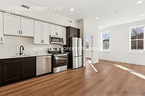 193 Bridge St #202 Photo 1