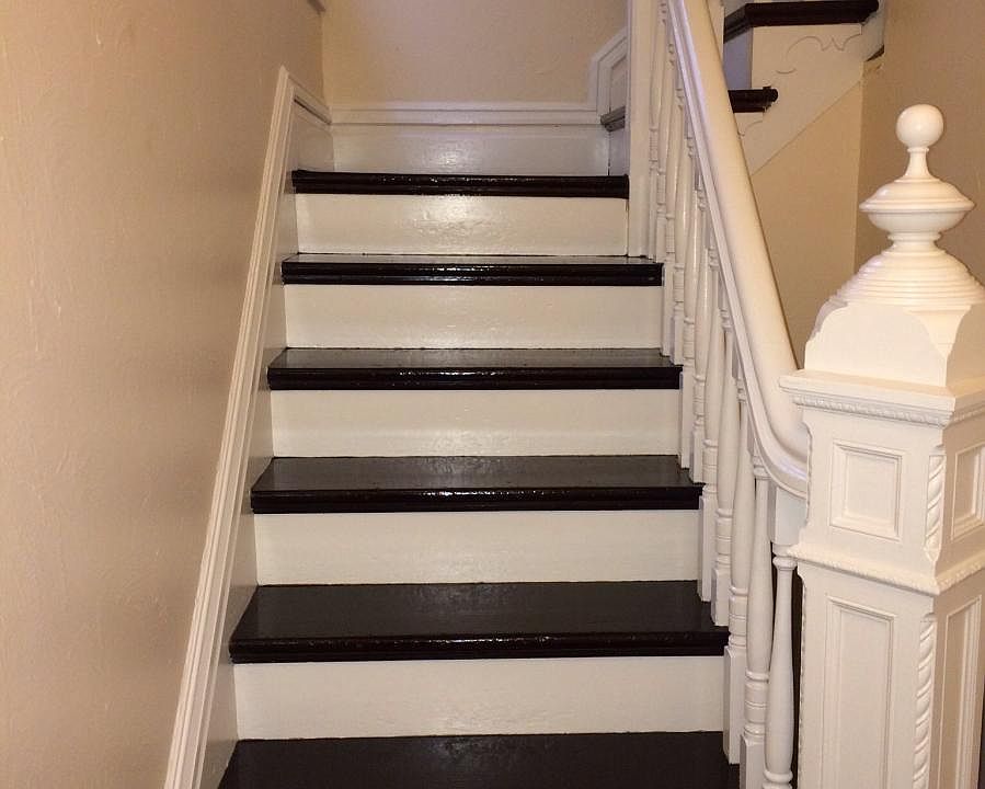 Entrance to 2nd Floor Apartment