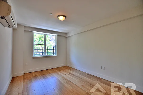 Rented by EXR | media 22