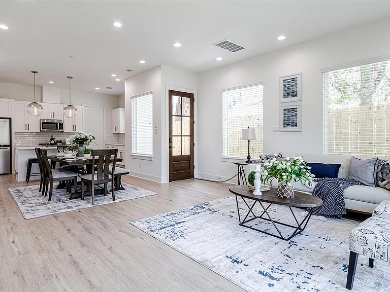 6814 Burkett St — Photo 1