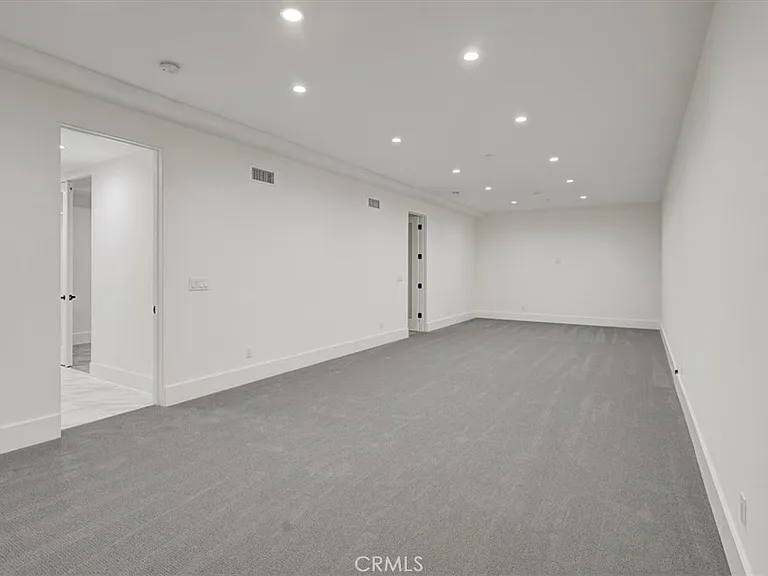5520 Woodlake Ave — Photo 24