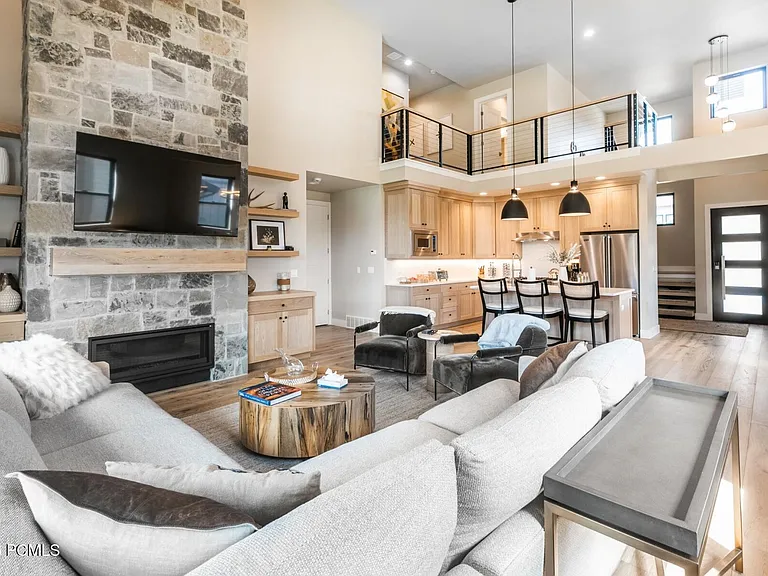 969 W Eland Cir #87 — Photo 6