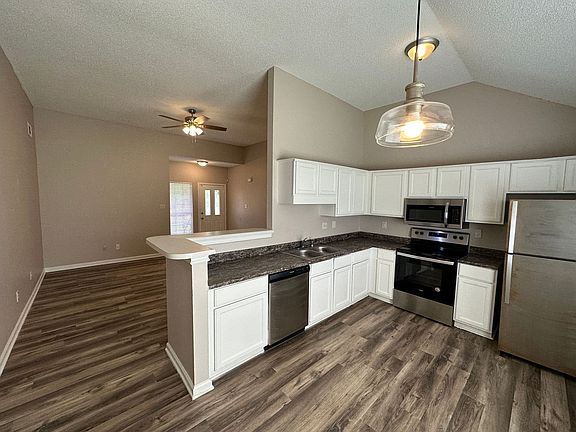5th image of 3812 Clarion Dr