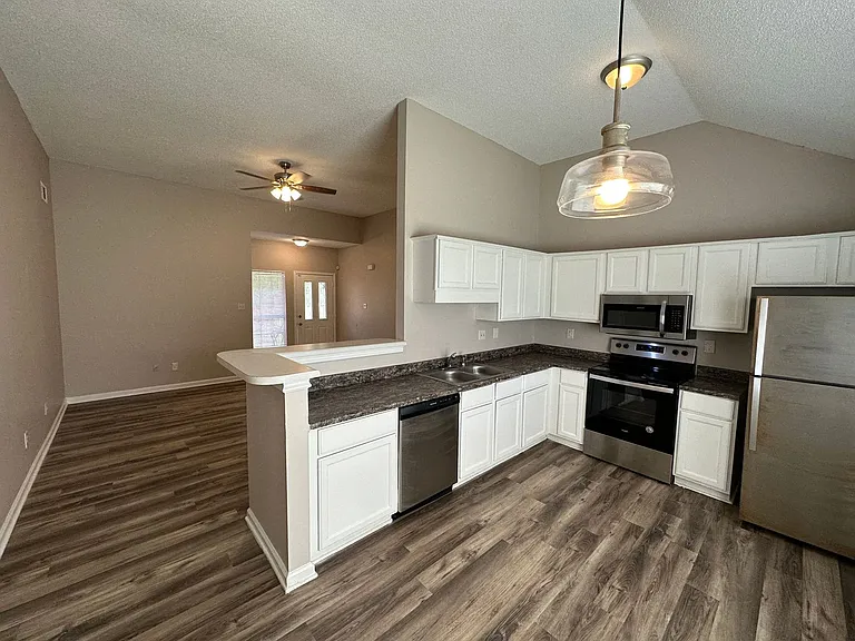 3812 Clarion Dr — Photo 5