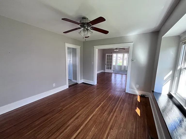 85 Royal Pkwy W — Photo 8