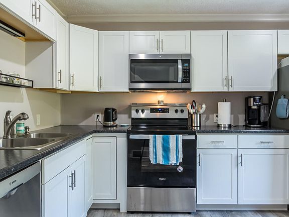 4th image of 46 Broadview Avenue #46