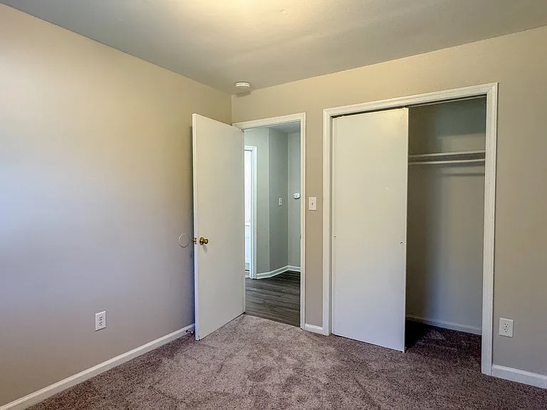810 E Poythress St #A — Photo 13