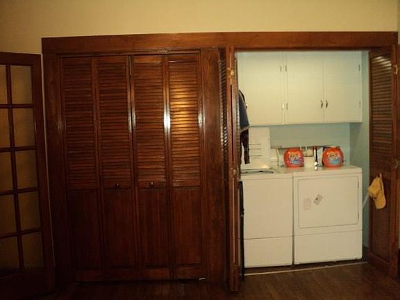 3rd image of 317 W 3rd St