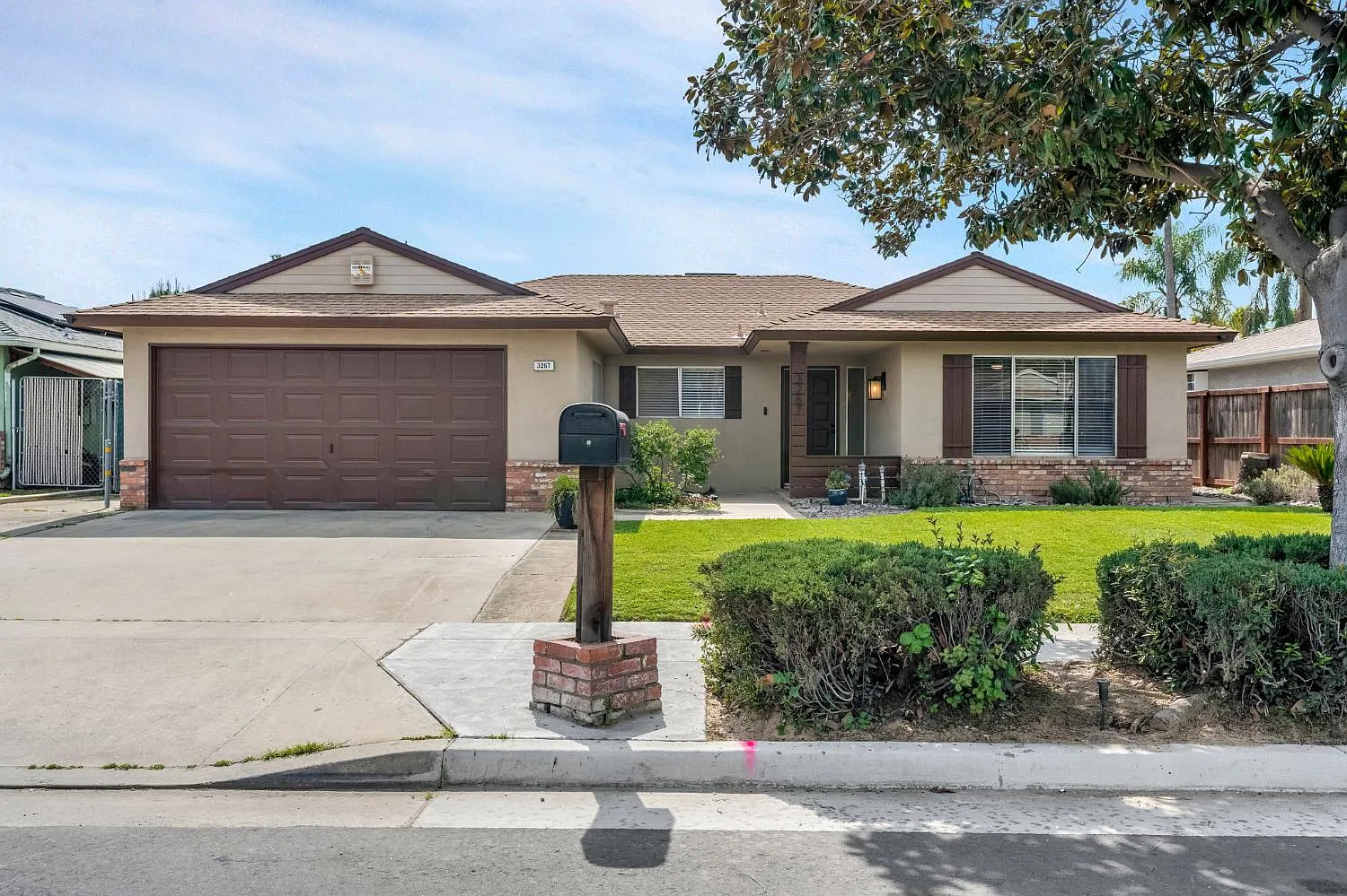 3267 W Rialto Ave photo 1