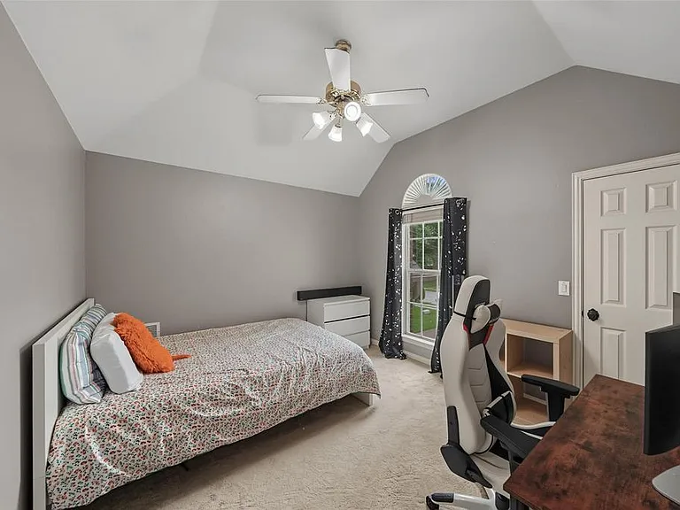 1335 Bradford Dr — Photo 16