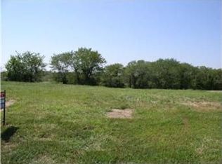 611 Indian Trail Ct, Smithville, MO 64089