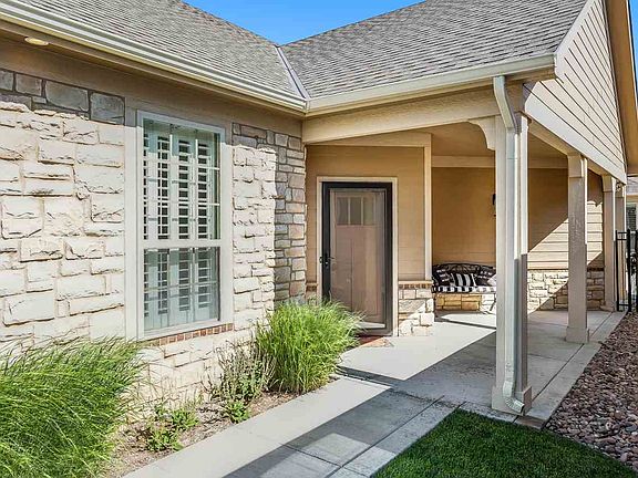3rd image of 1020 E Cross Creek Pl