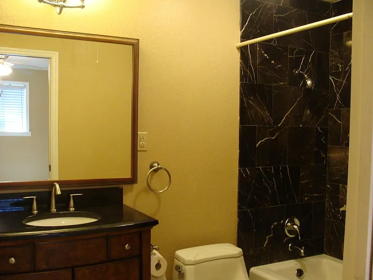 Full Bathroom with Tub & Shower 
/4th Bedroom