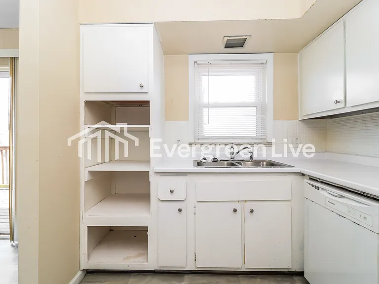 11875 Hidden Lake Dr — Photo 7