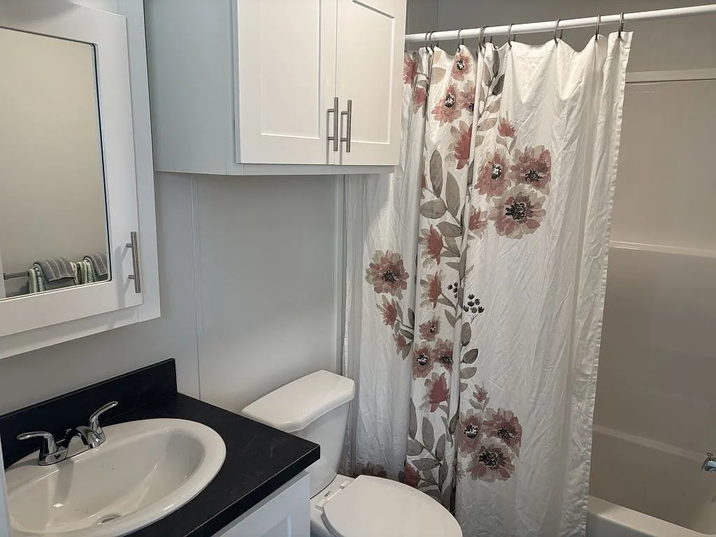 3 bed, 2.0 bath, 1216 sqft, $1,070 — Photo 2