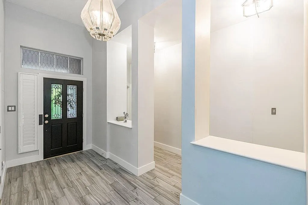 4 bed, 2.0 bath, 2418 sqft, $3,500 — Photo 3