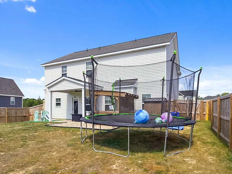 173 London Dr — Photo 36