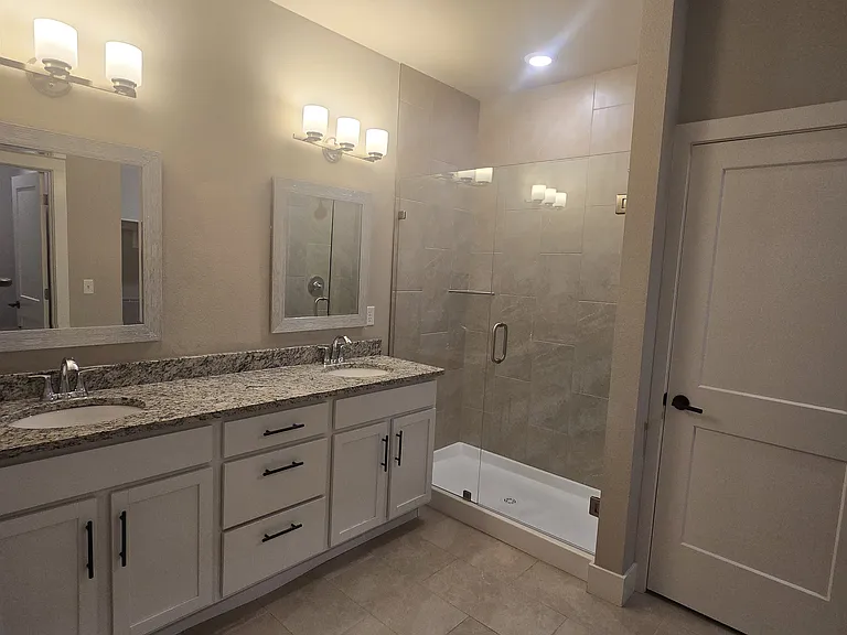 1011 NE Heights Ln — Photo 11