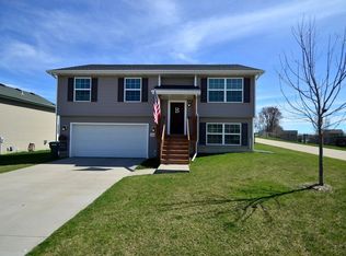 6029 Pine Ridge St, Johnston, IA 50131