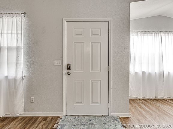 4th image of 17 W Ross Ave