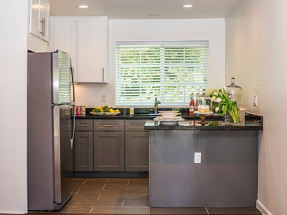 5th image of 1500 Lincoln Village Cir APT 2125