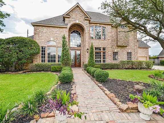 Such a warm and welcoming entryway!
