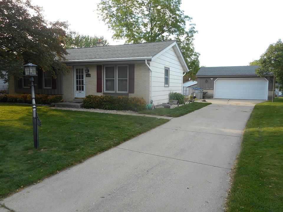 1st image of 10430 W Fairlane Ave