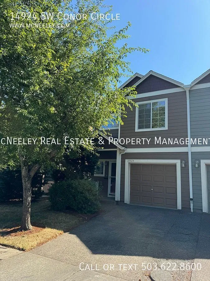 Three Bedroom End Unit Townhouse near Nike with Central A/C. — Photo 1