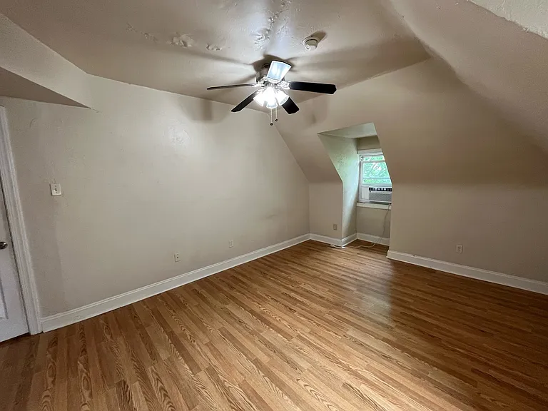 217 Stratford Ave — Photo 56