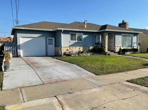 29 Prince Pl, Salinas, CA 93905