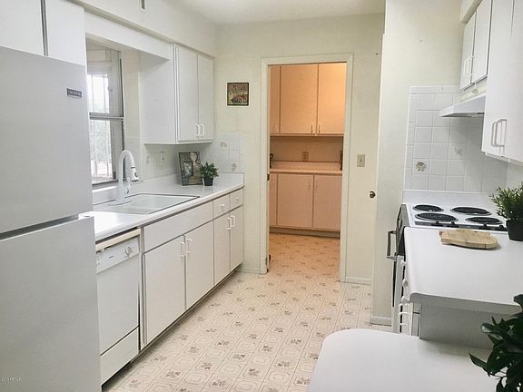 4th image of 4263 E Carmel Ave