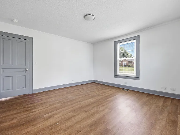 204 E H St — Photo 10