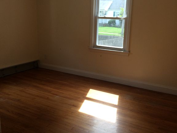 5th image of 50 Crestwood Blvd
