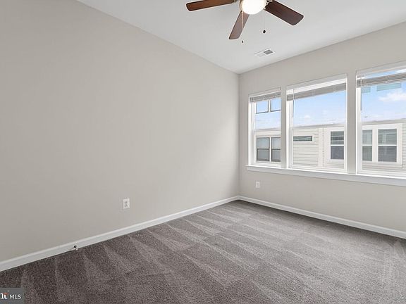 4th image of 8041 Baxter St