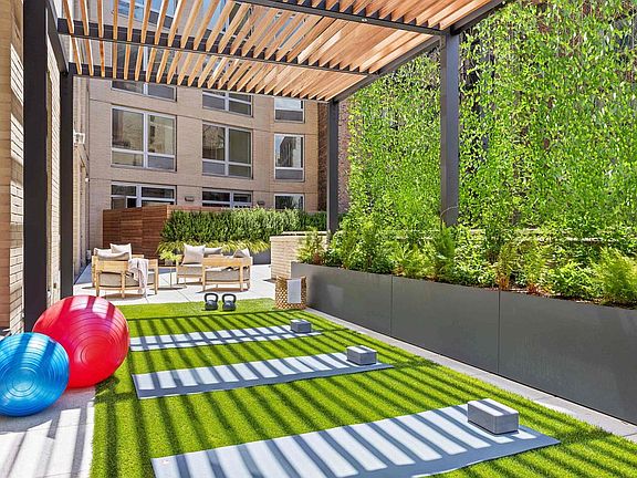 5th image of 212 W 72nd St #6D